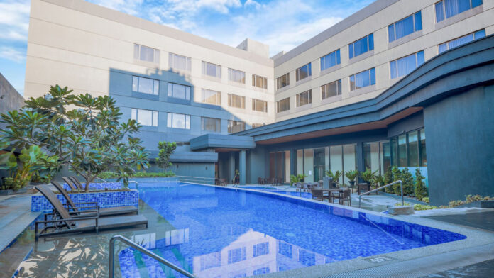 Robinsons Grand Summit Hotel