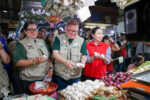 Agri, trade officials investigate rising garlic prices during market visit