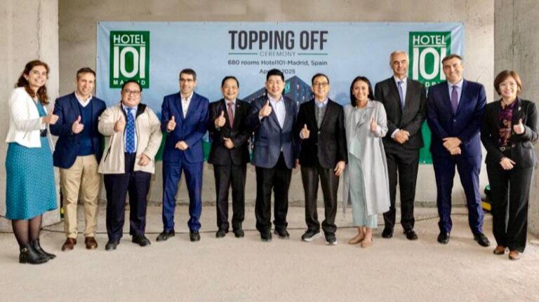 Sia, Tan Caktiong top off Hotel101 Madrid